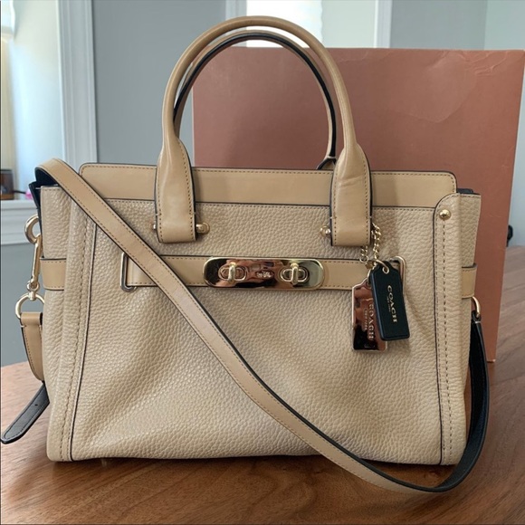 Coach Handbags - Coach swagger carryall bag